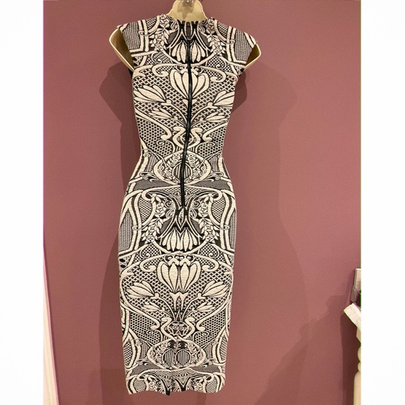 Ted Baker Monochrome dreas - Picture 2 of 3